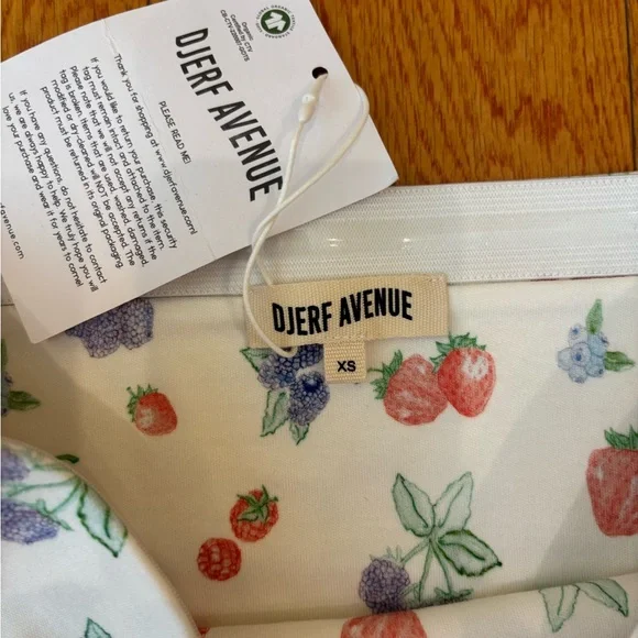 Djerf Avenue Women's Daily Tube Top Summer Berries Sleeveless XS - Picture 2 of 7